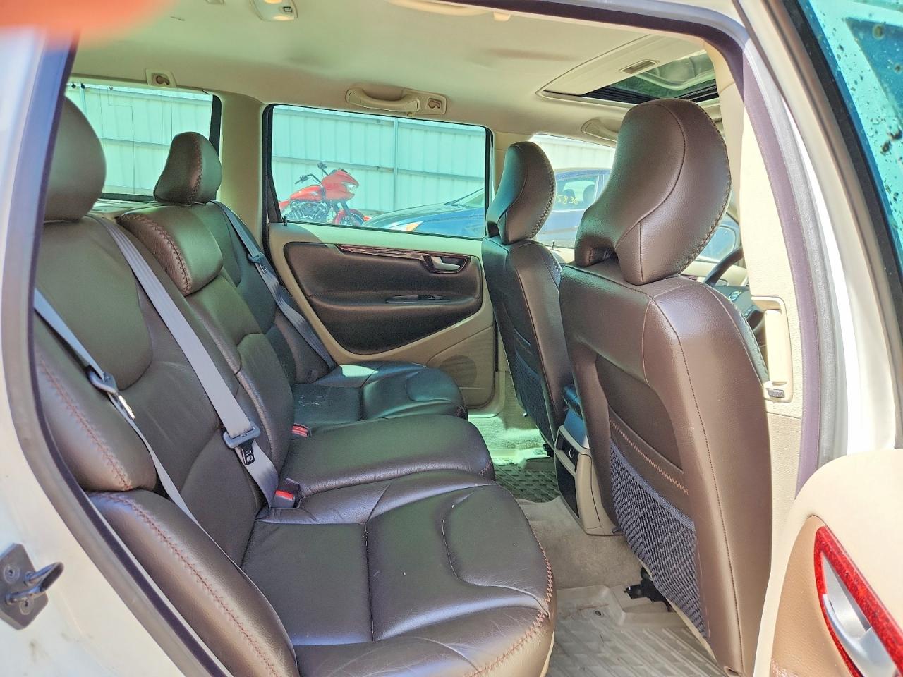 2004 VOLVO XC70