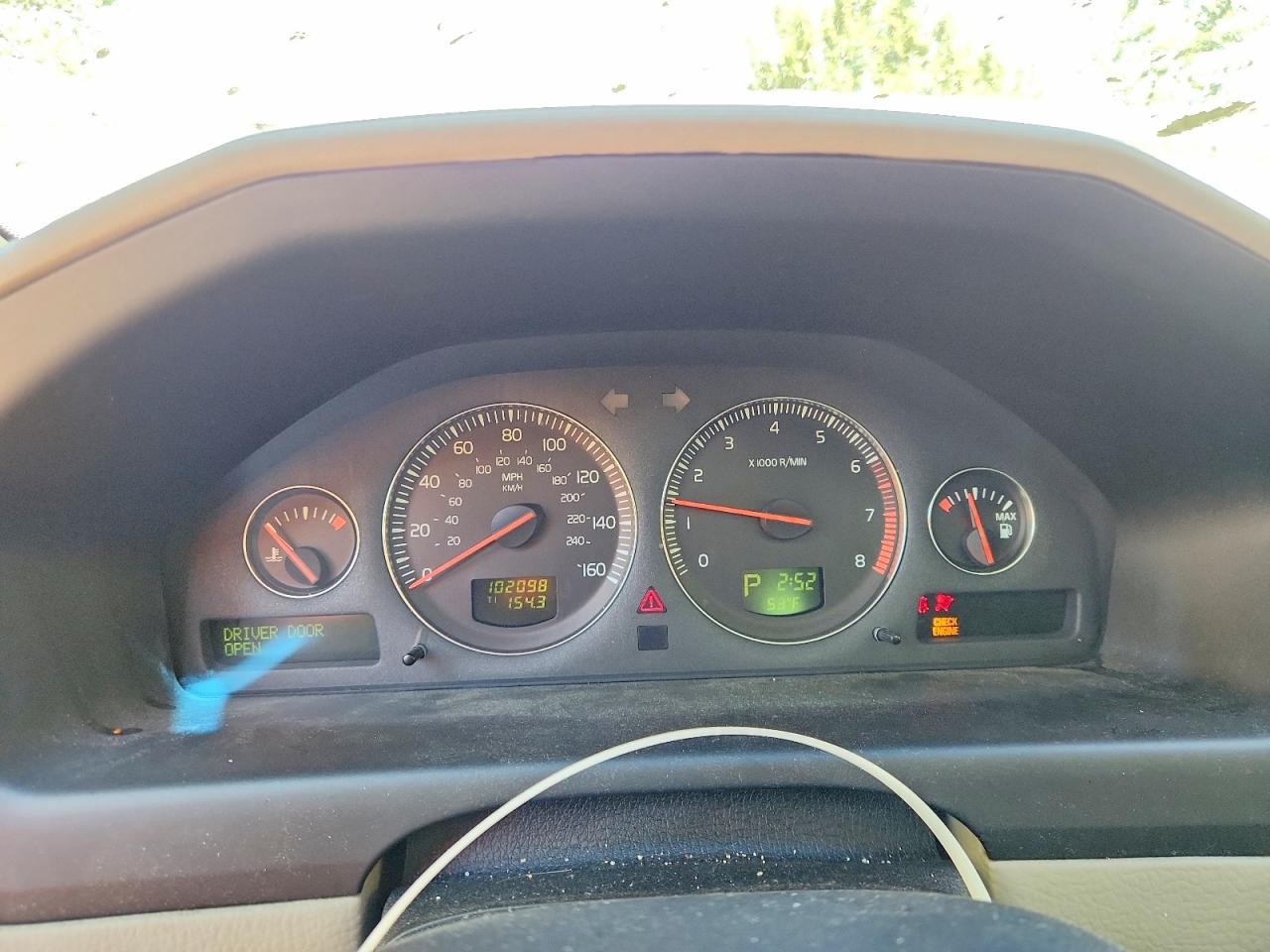 2004 VOLVO XC70