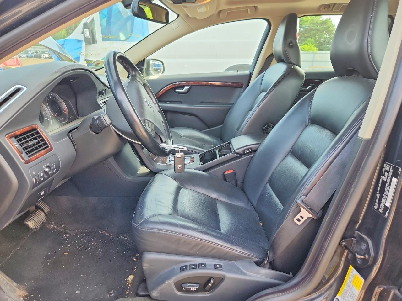 2009 VOLVO V70