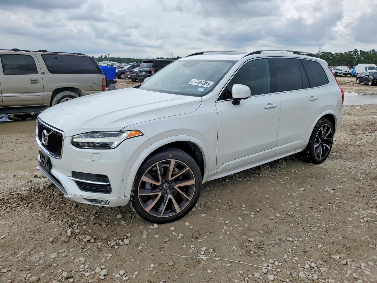 2019 VOLVO XC90 Momentum
