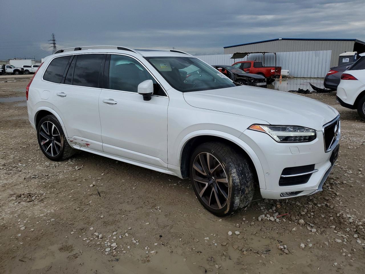 2019 VOLVO XC90 Momentum