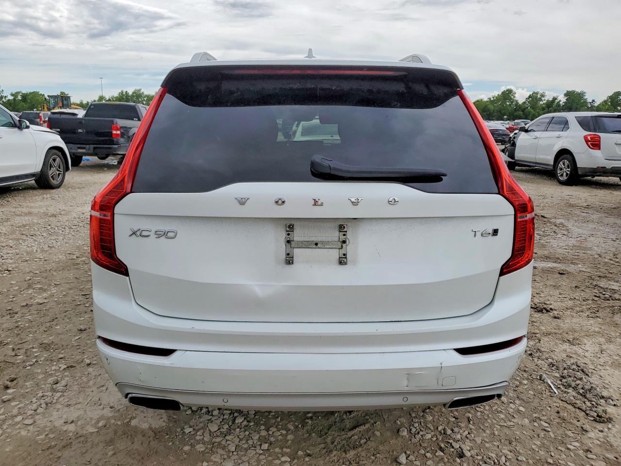 2019 VOLVO XC90 Momentum