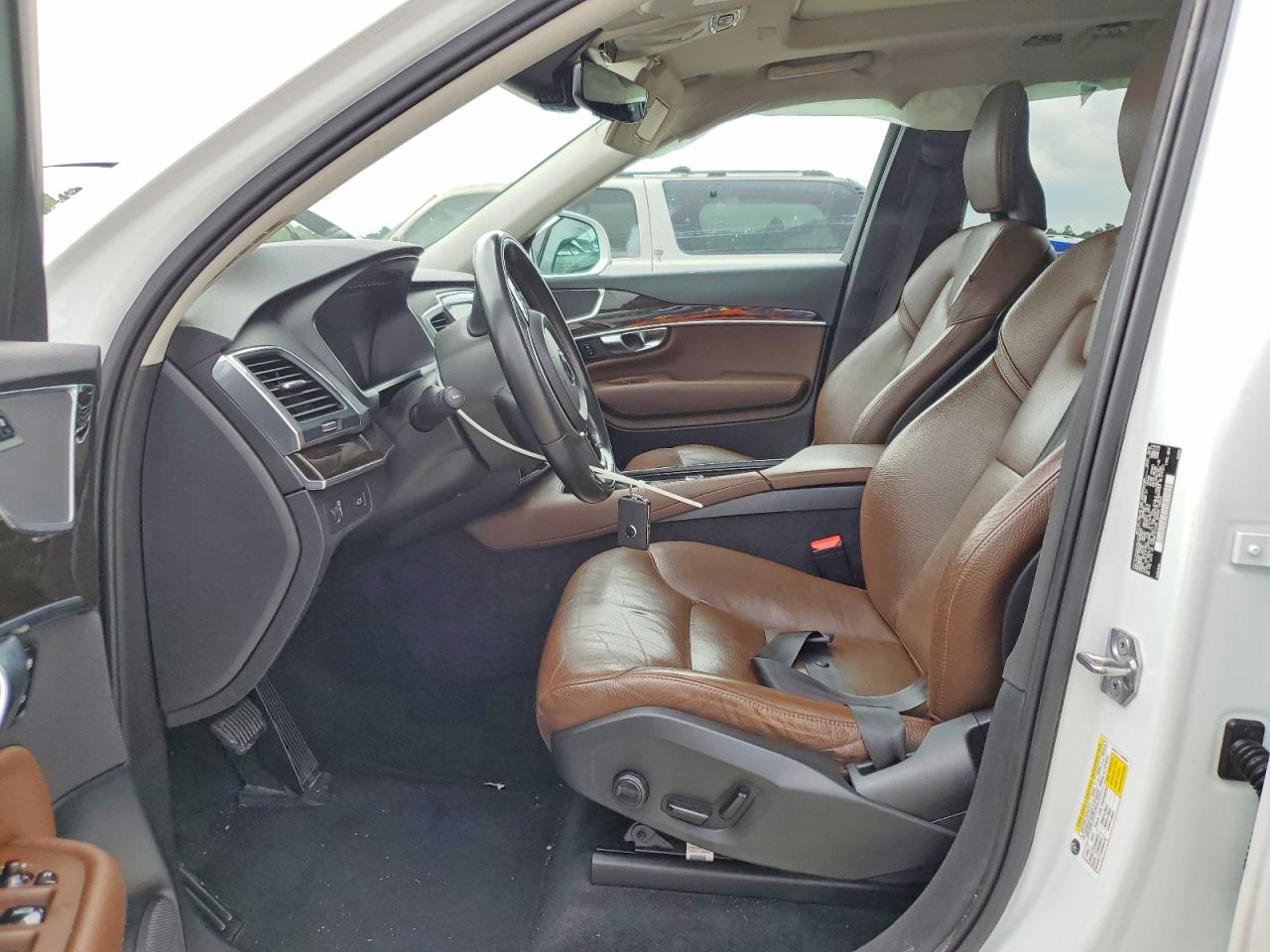 2019 VOLVO XC90 Momentum