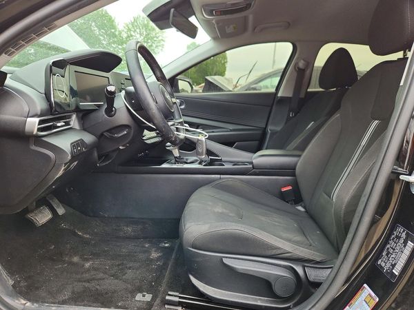 2022 HYUNDAI ELANTRA SEL w/ Convenience Pkg