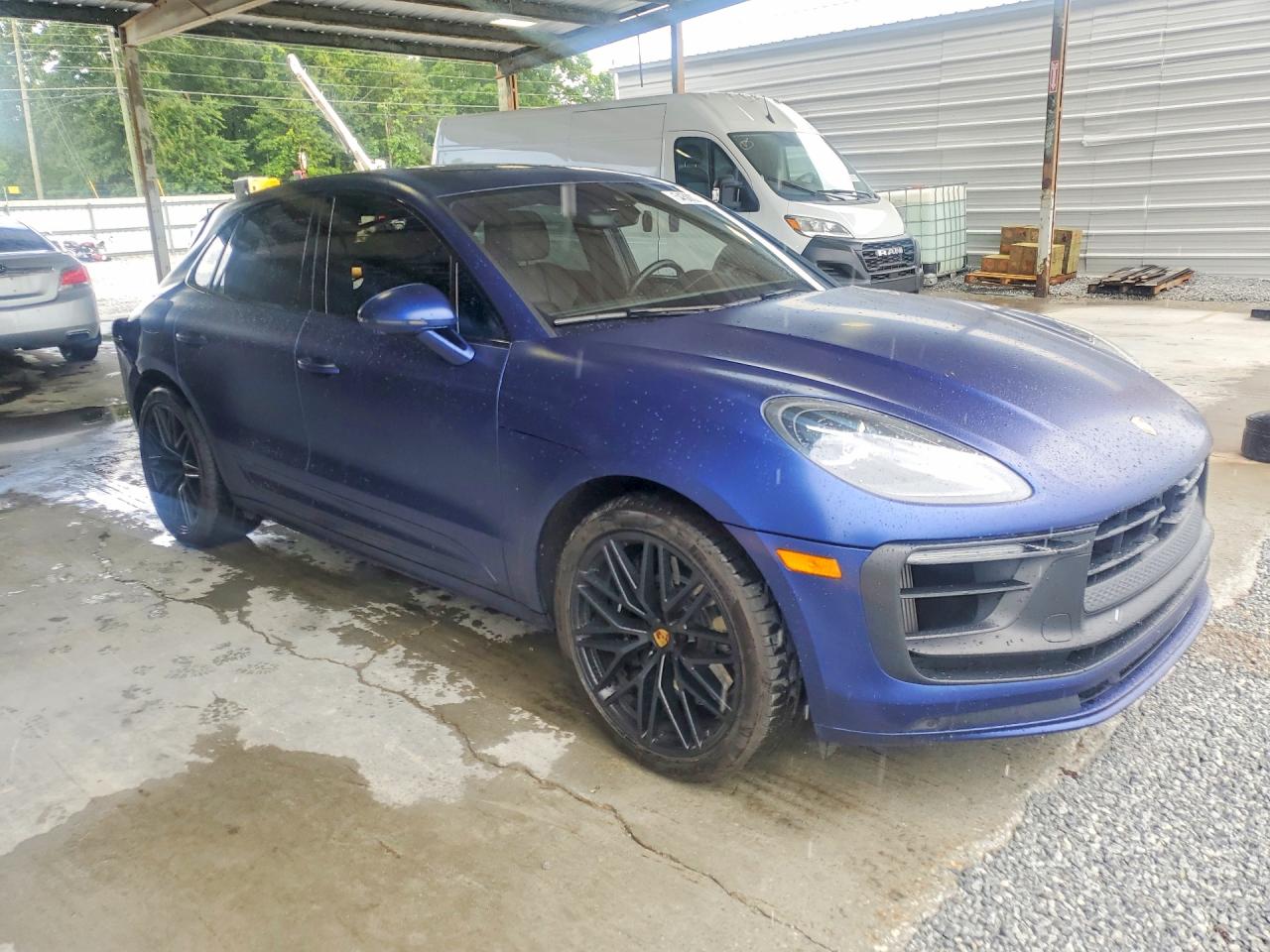 2024 PORSCHE MACAN