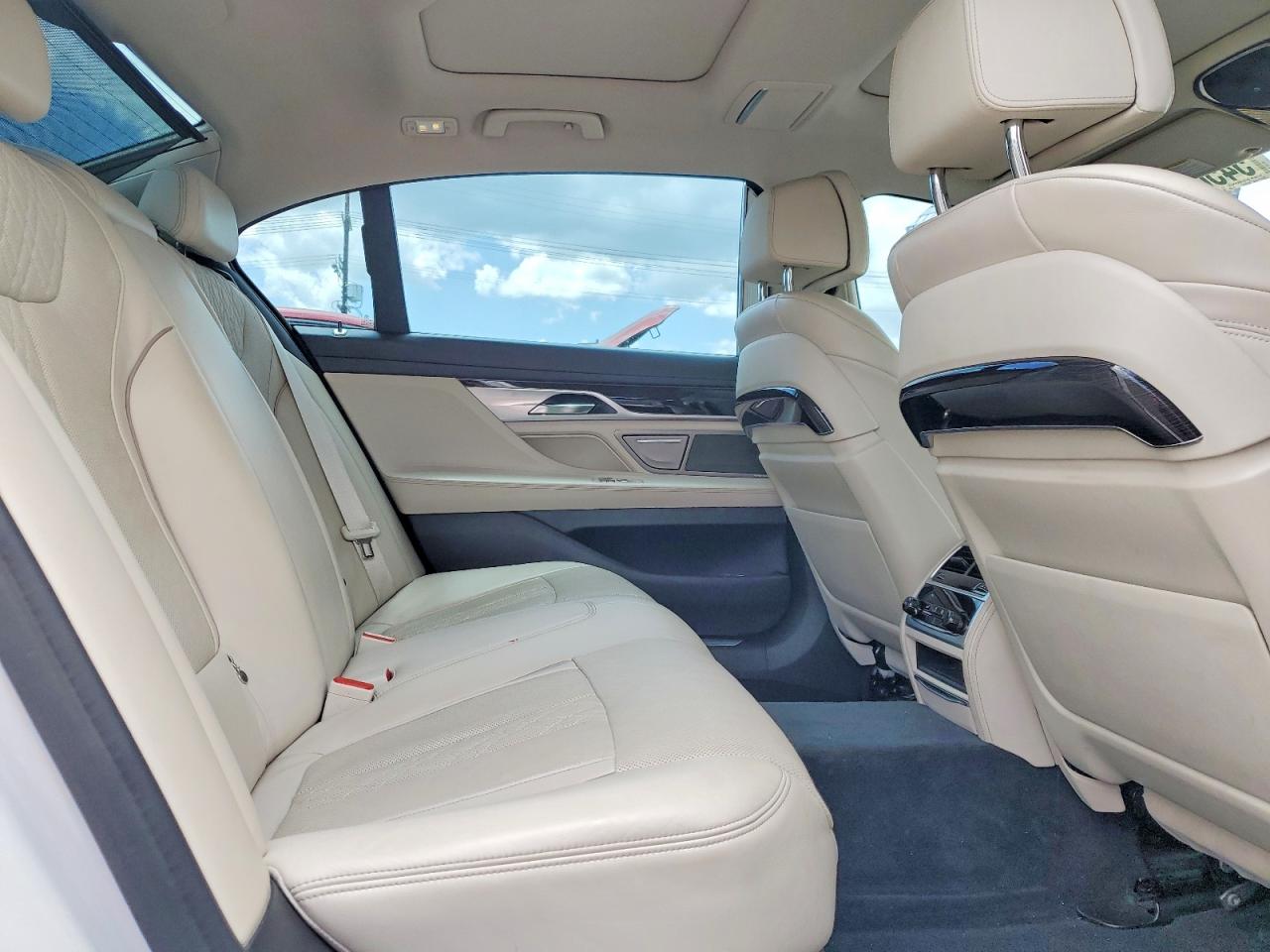 2019 BMW 740