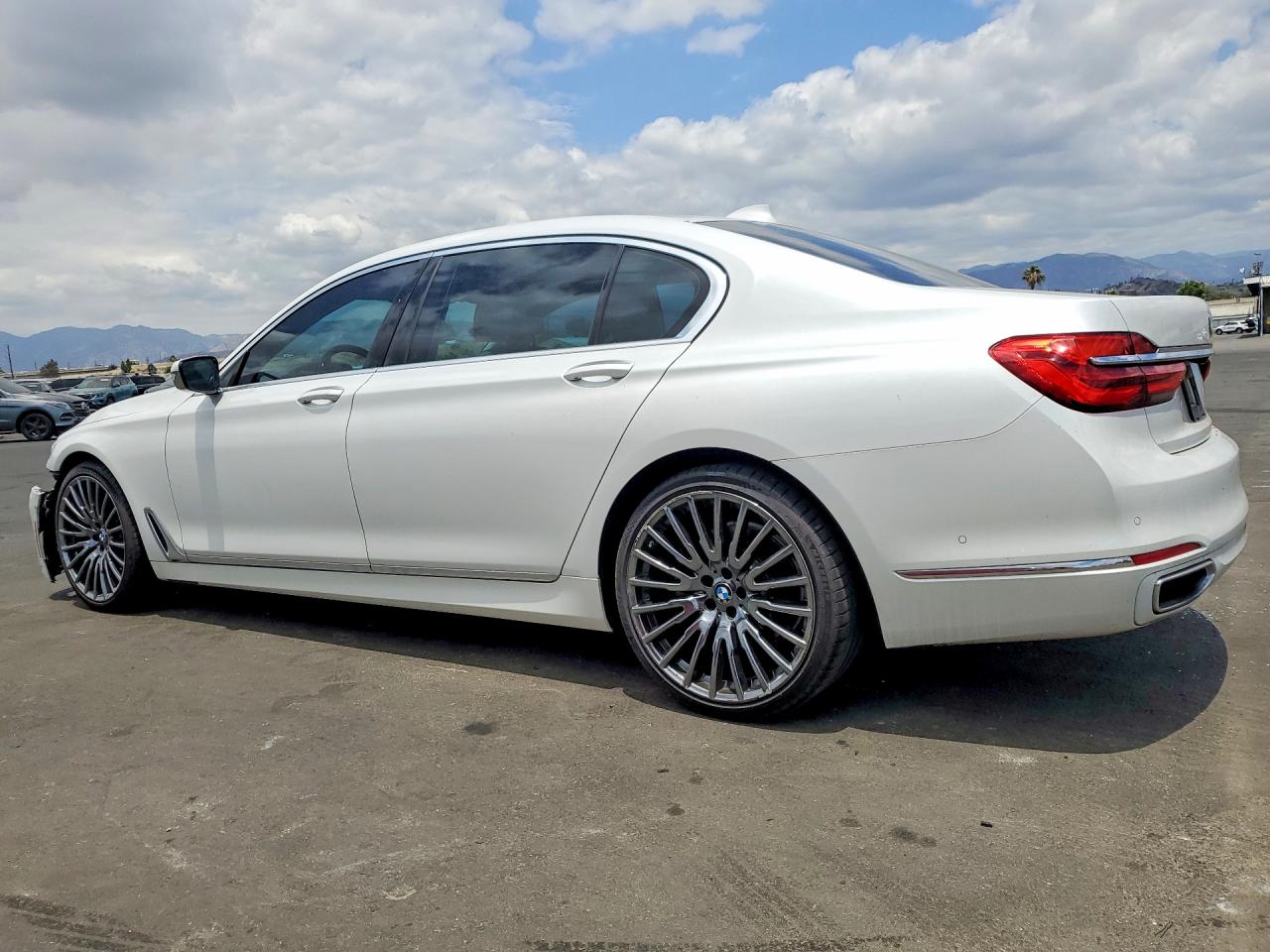 2019 BMW 740