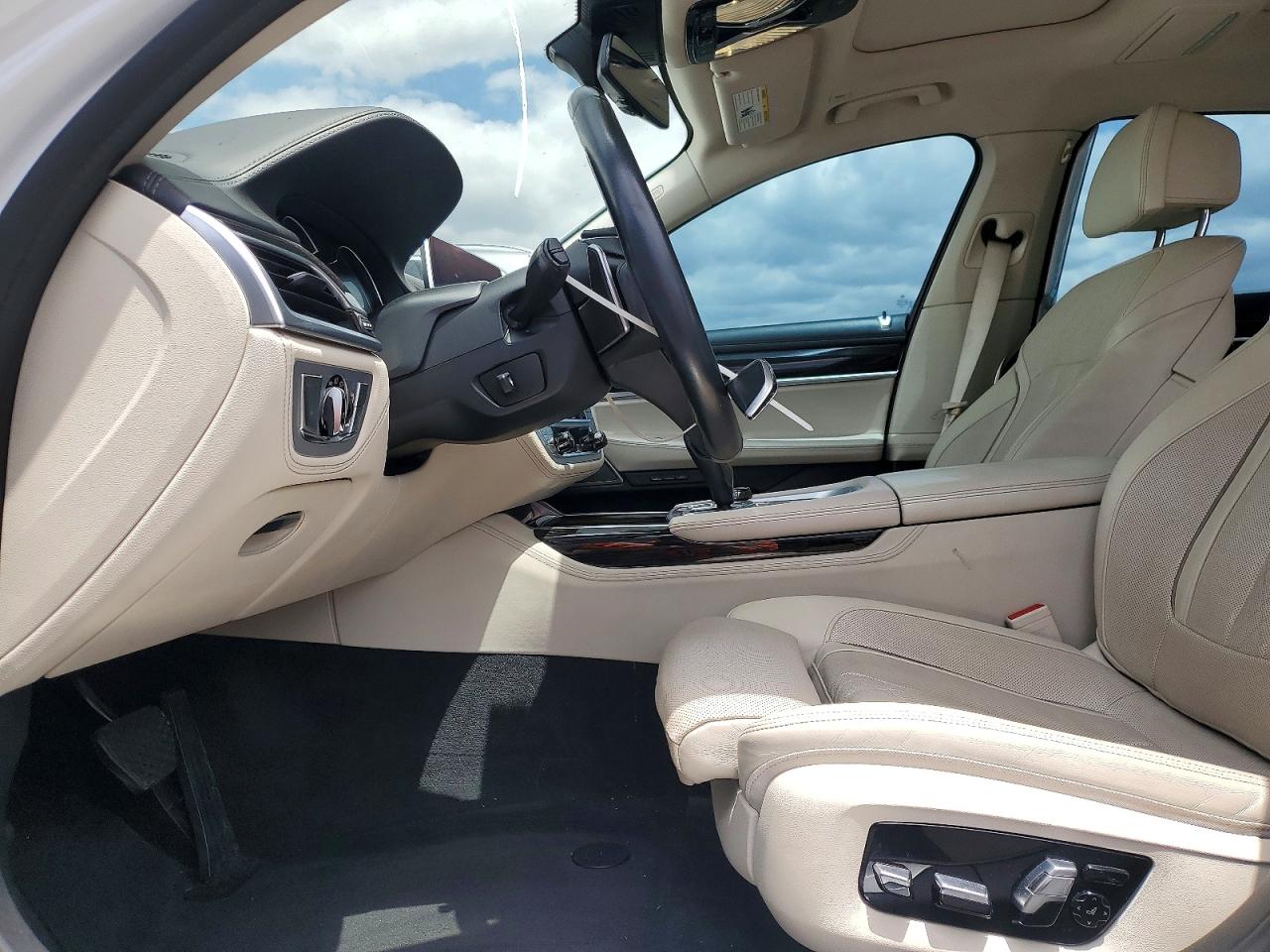 2019 BMW 740
