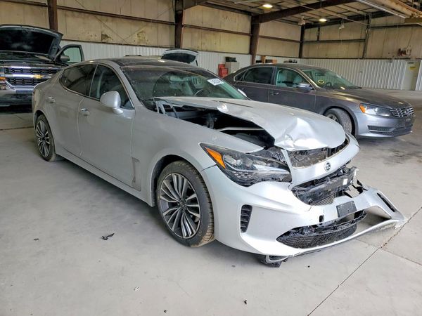 2018 KIA STINGER Premium