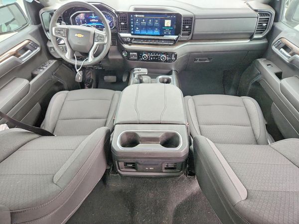2025 CHEVROLET SILVERADO LT