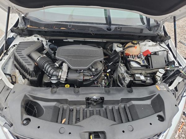 2020 CHEVROLET BLAZER Premier — Engine bay
