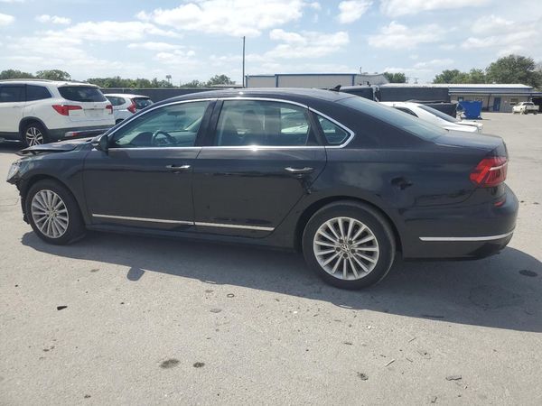 2017 VOLKSWAGEN PASSAT SE