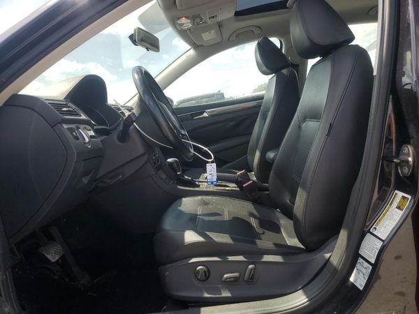 2017 VOLKSWAGEN PASSAT SE