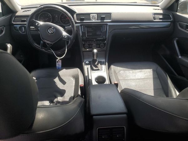2017 VOLKSWAGEN PASSAT SE