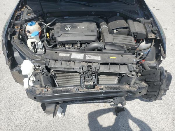 2017 VOLKSWAGEN PASSAT SE