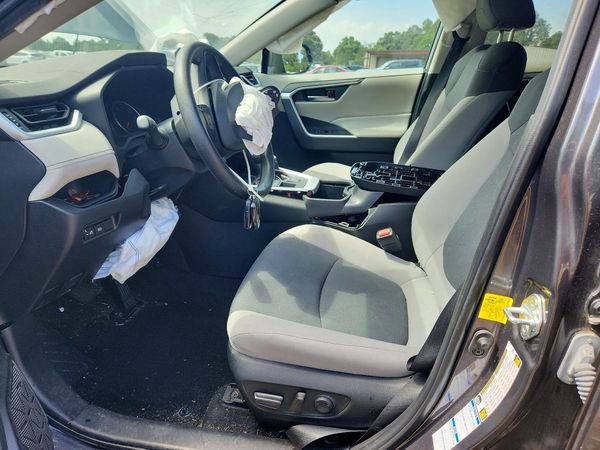 2022 TOYOTA RAV4 XLE — DENT