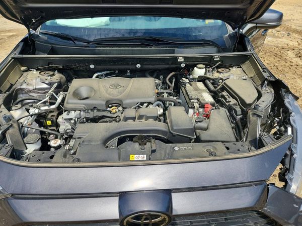 2022 TOYOTA RAV4 XLE — Engine bay