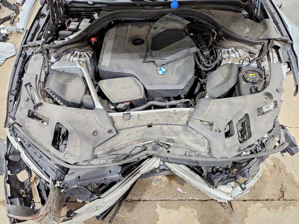 2021 BMW 5 SERIES xDrive — Engine bay