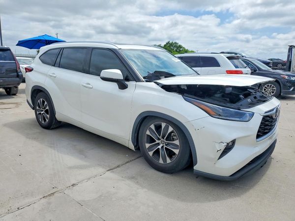2021 TOYOTA HIGHLANDER XLE