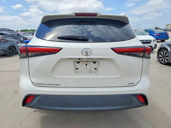 2021 TOYOTA HIGHLANDER XLE