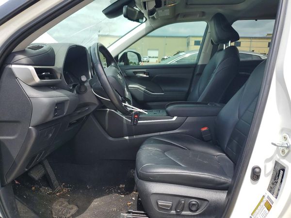 2021 TOYOTA HIGHLANDER XLE
