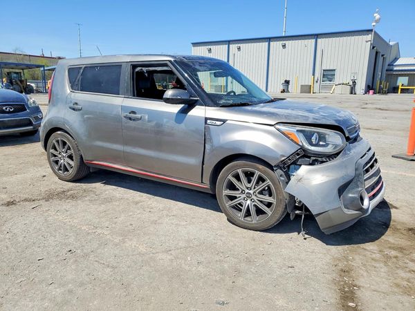 2018 KIA SOUL Exclaim — Passenger 3/4
