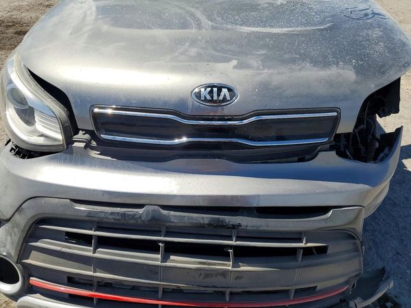 2018 KIA SOUL Exclaim — Engine bay