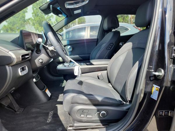 2025 GENESIS GV60 Standard (RWD)