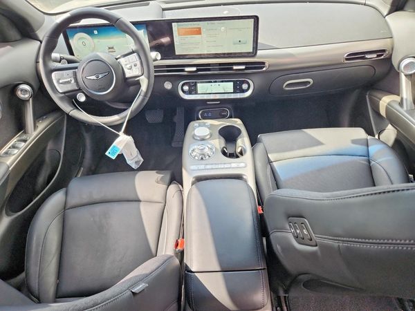 2025 GENESIS GV60 Standard (RWD)