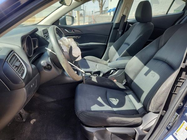 2015 MAZDA 3 SV/Base