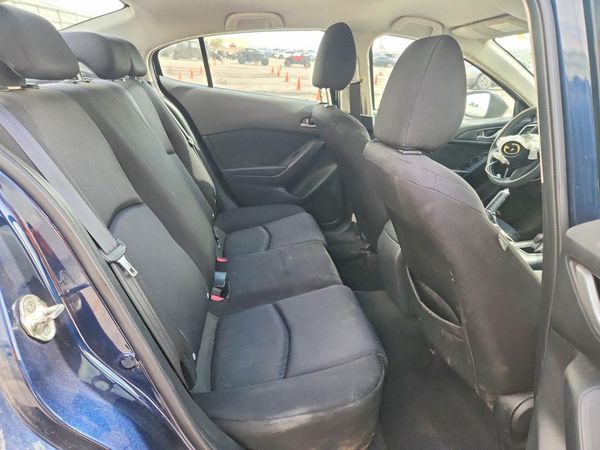 2015 MAZDA 3 SV/Base