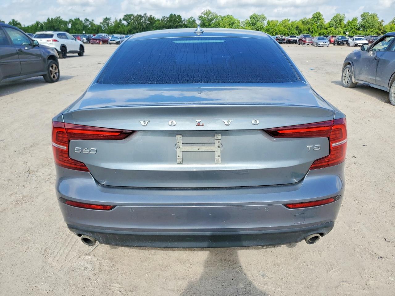 2020 VOLVO S60 Momentum