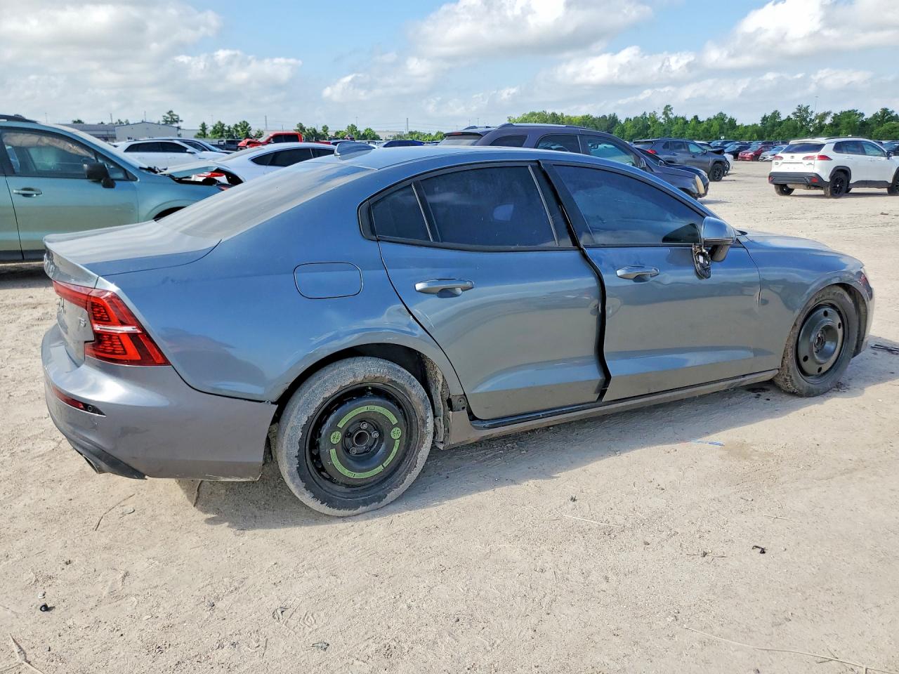 2020 VOLVO S60 Momentum