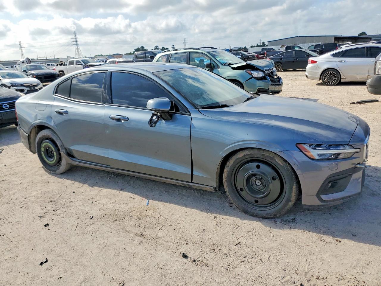 2020 VOLVO S60 Momentum