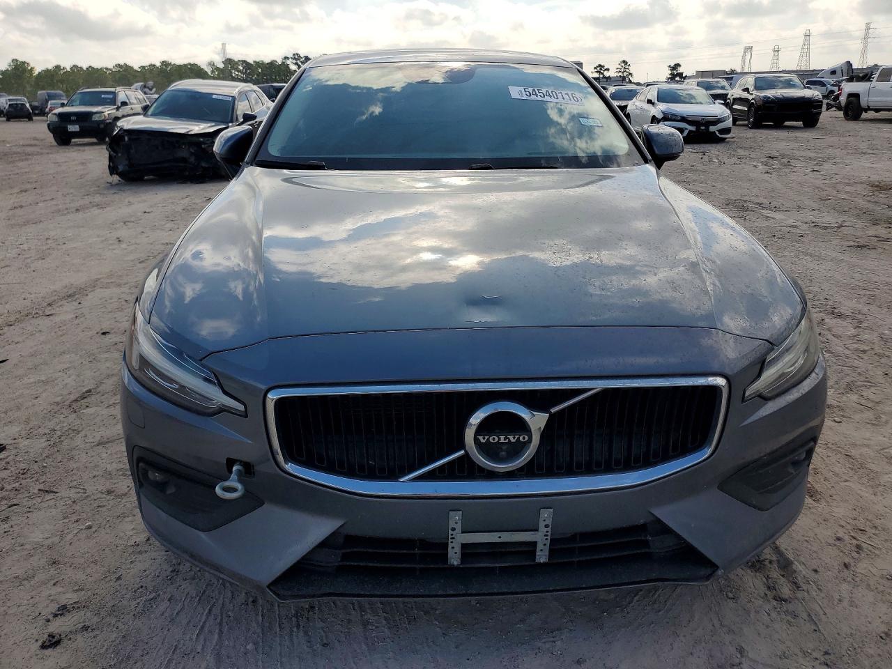 2020 VOLVO S60 Momentum
