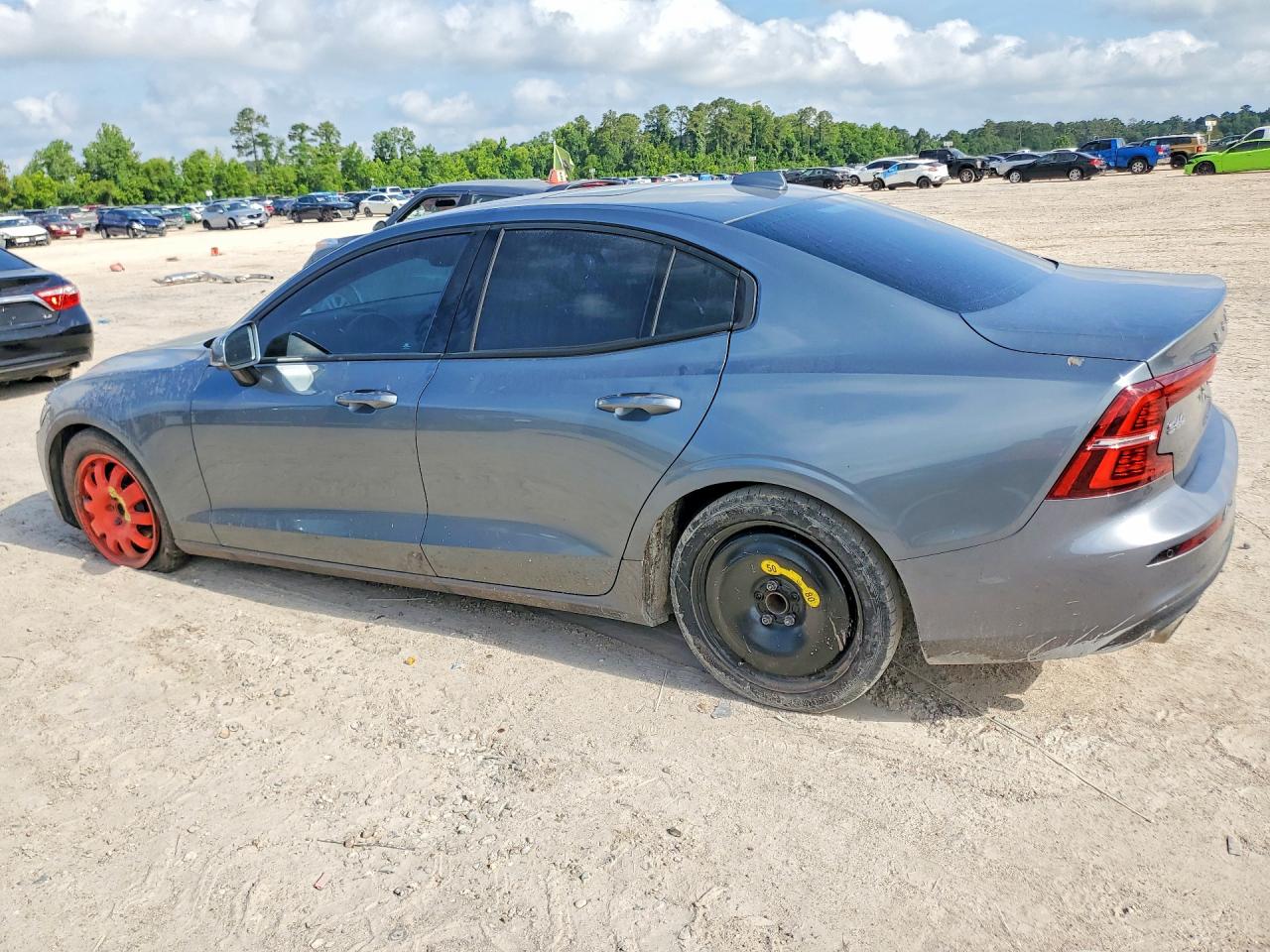 2020 VOLVO S60 Momentum