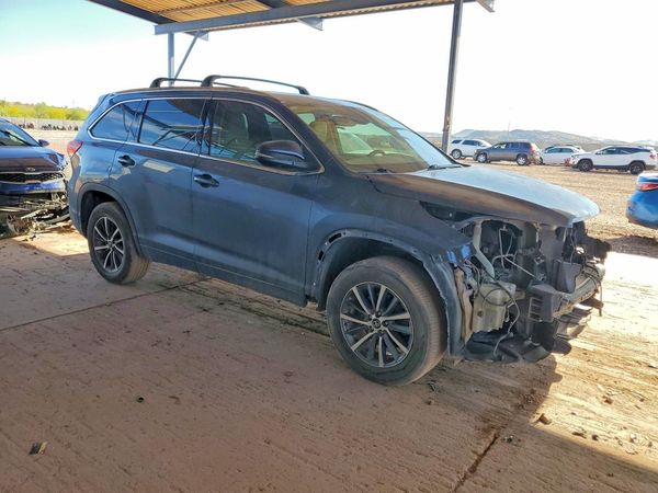 2017 TOYOTA HIGHLANDER