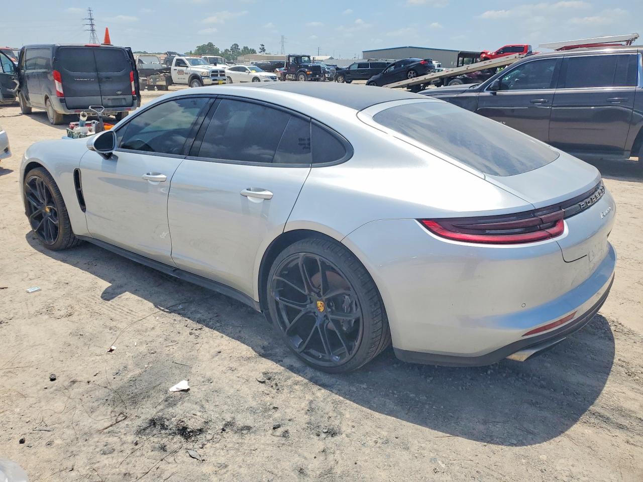2017 PORSCHE PANAMERA