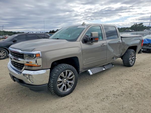2017 CHEVROLET SILVERADO LT — Front 3/4