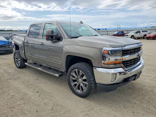 2017 CHEVROLET SILVERADO LT — Passenger 3/4