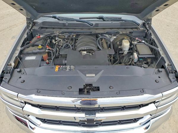 2017 CHEVROLET SILVERADO LT — Engine bay