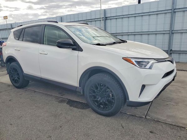2017 TOYOTA RAV4 LE — Passenger 3/4