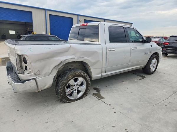 2017 RAM 1500 SLT CREW CAB 4X2