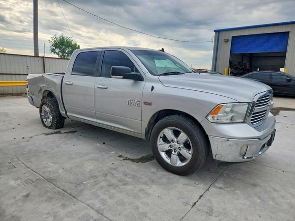 2017 RAM 1500 SLT CREW CAB 4X2