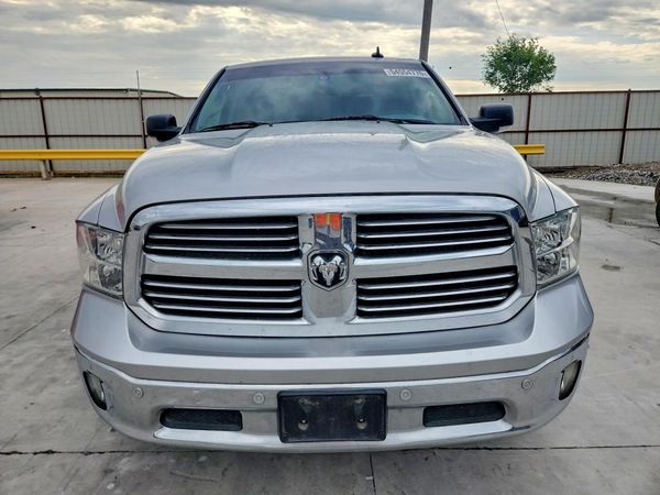 2017 RAM 1500 SLT CREW CAB 4X2