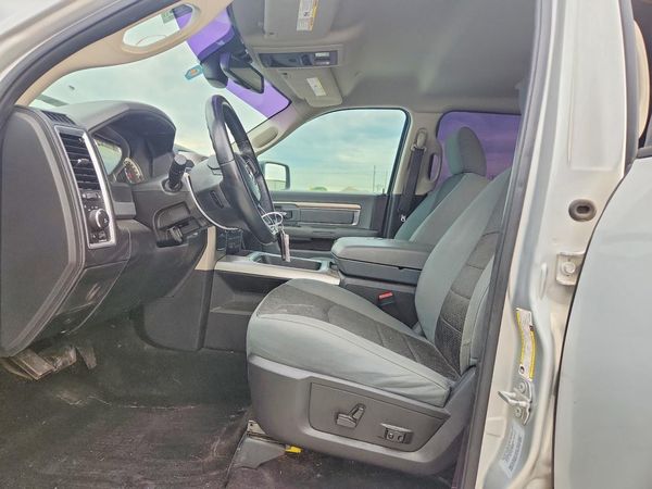 2017 RAM 1500 SLT CREW CAB 4X2
