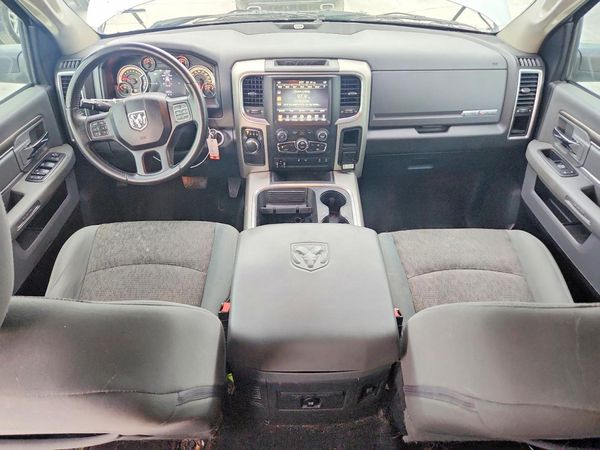 2017 RAM 1500 SLT CREW CAB 4X2