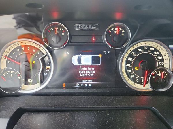 2017 RAM 1500 SLT CREW CAB 4X2