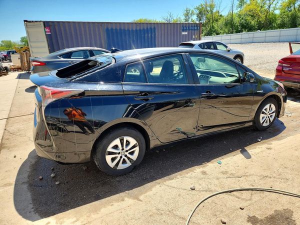 2016 TOYOTA PRIUS