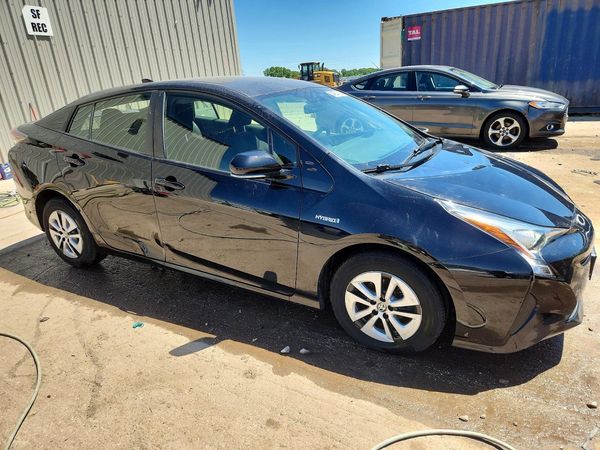 2016 TOYOTA PRIUS